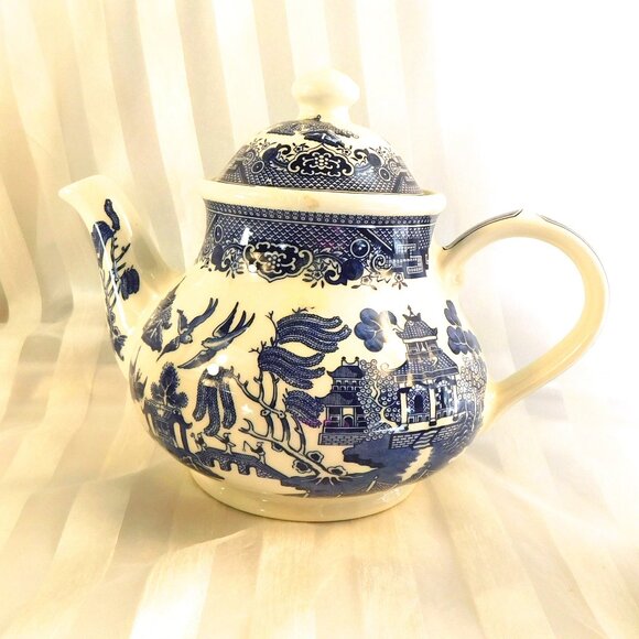 Churchill Tea Set with Teapot, Sugar Bowl, and Creamer in Willow Blue # 26780 - Picture 3 of 7
